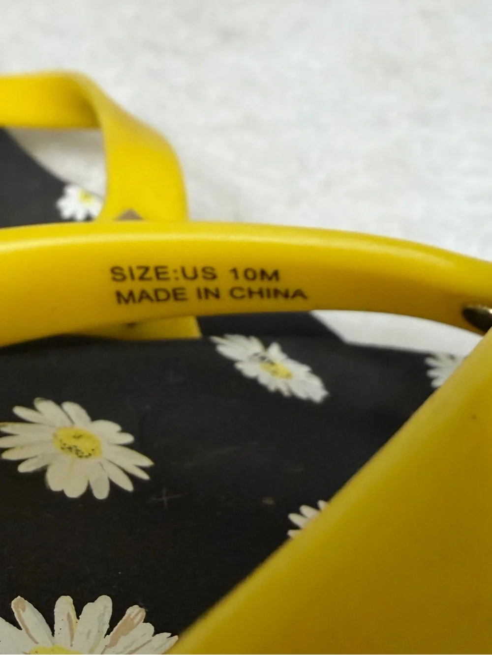Kate Spade Daisy Print Flip Flops Thongs Sandals Black Yellow Size 10